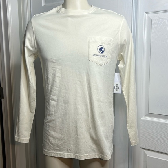 Southern Proper Meet Me Under The Mistletoe T Shirt Long Sleeve S READ - Picture 1 of 5